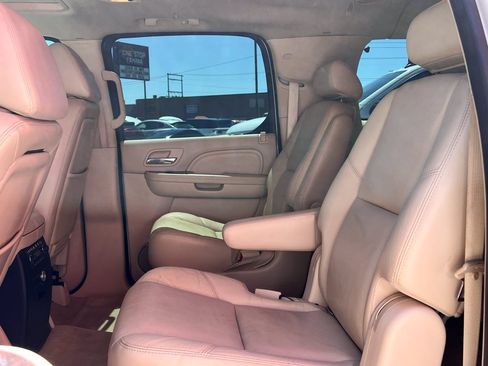 Used 2007 Cadillac Escalade ESV AWD w/ Information Package image 10