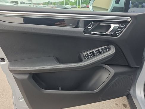 Used 2018 Porsche Macan AWD/4WD image 15