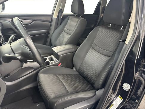 Used 2018 Nissan Rogue SV AWD/4WD image 13