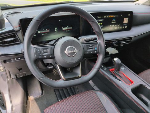 Used 2025 Nissan Kicks SR w/ Illumination Package FWD image 16