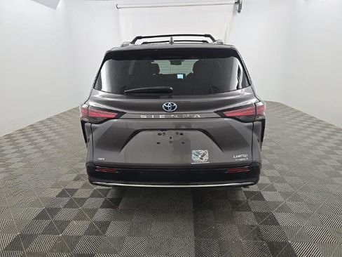 Used 2024 Toyota Sienna Limited AWD/4WD image 5