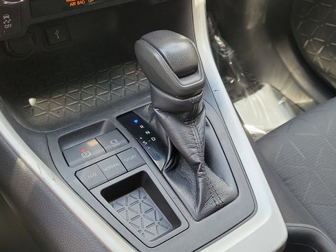Used 2021 Toyota RAV4 XLE FWD image 24