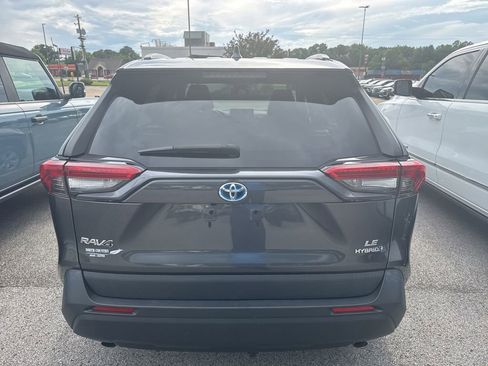 Used 2021 Toyota RAV4 LE AWD/4WD image 9
