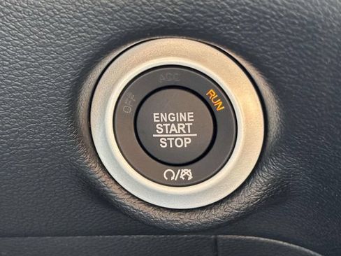 New 2027 Chrysler Pacifica Select FWD image 24