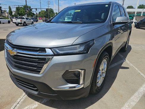 Used 2023 Chevrolet Traverse LS FWD image 7