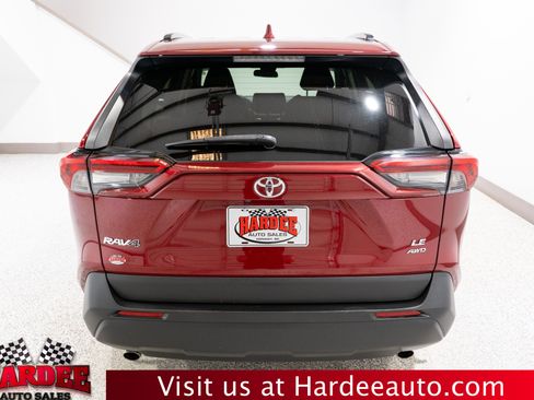 Used 2019 Toyota RAV4 LE AWD/4WD image 4