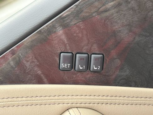 Used 2022 Nissan Armada Platinum w/ Captain's Chairs Package RWD image 16