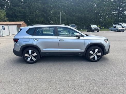 Used 2025 Volkswagen Taos S AWD/4WD image 12