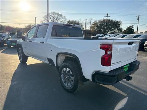 Used 2024 Chevrolet Silverado 2500 Custom w/ Custom Convenience Package image 10