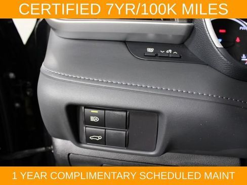 Used 2023 Toyota Highlander XLE AWD/4WD image 19