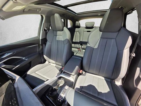 New 2025 Audi Q5 Prestige image 14