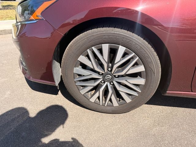 Used 2025 Nissan Altima 2.5 SV FWD image 20