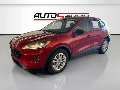 Used 2022 Ford Escape SE w/ SE Sport Appearance Package image 3