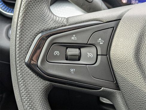 Certified 2025 Chevrolet Trax LT image 26