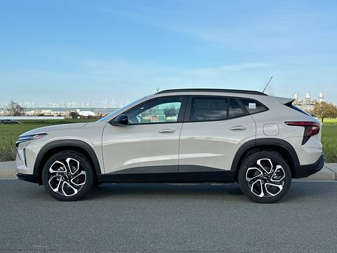 New 2026 Chevrolet Trax RS w/ Sunroof Package image 7