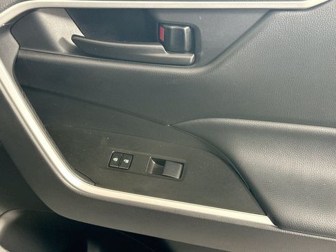 Certified 2025 Toyota RAV4 LE FWD image 28