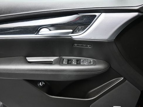 Used 2025 Cadillac XT5 Premium Luxury image 10