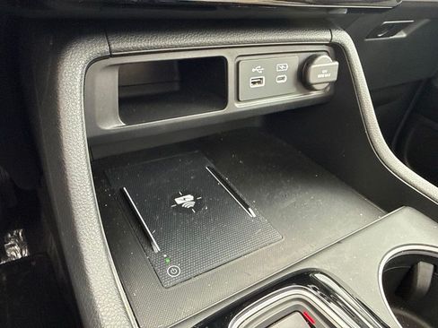 Used 2025 Honda Pilot Touring image 18