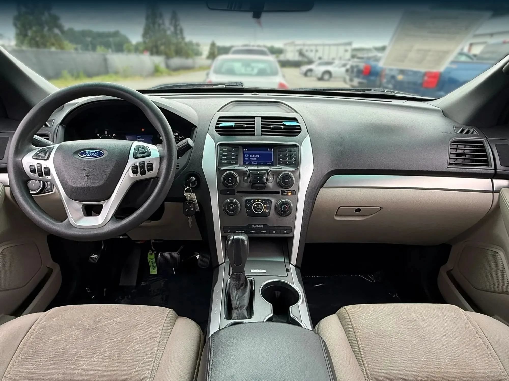 Used 2015 Ford Explorer FWD image 3