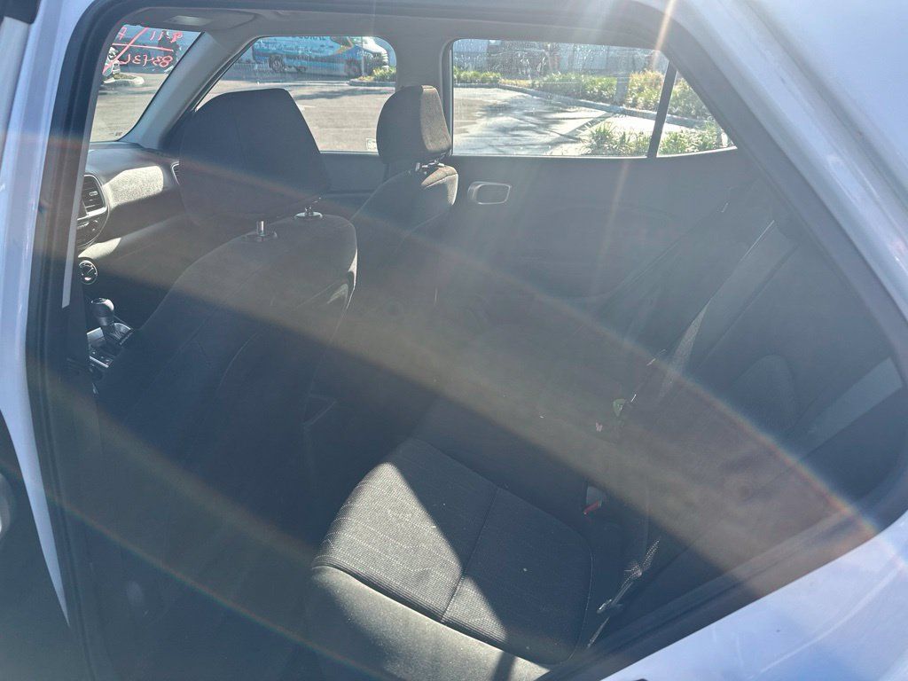 Used 2020 Hyundai Venue SE FWD image 11