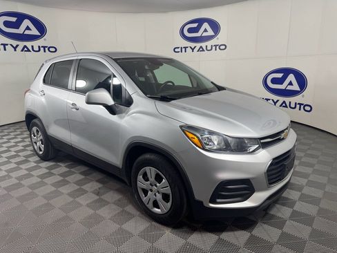 Used 2018 Chevrolet Trax LS image 1