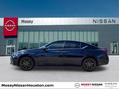 Certified 2025 Nissan Altima 2.5 SR w/ SR Premium Package image 4