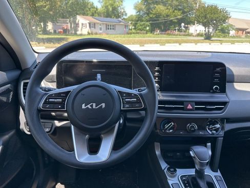 Used 2025 Kia Seltos LX AWD/4WD image 12