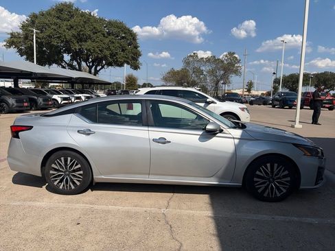 Used 2023 Nissan Altima 2.5 SV FWD image 7