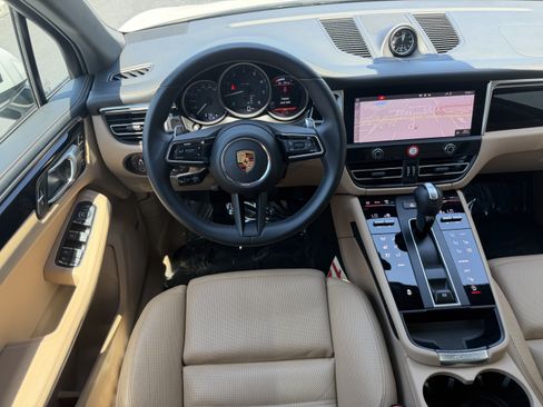 Used 2023 Porsche Macan AWD/4WD image 16