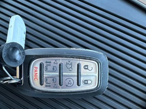 Used 2024 Chrysler Pacifica Touring-L FWD image 49
