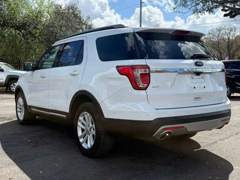 Used 2017 Ford Explorer XLT FWD image 4