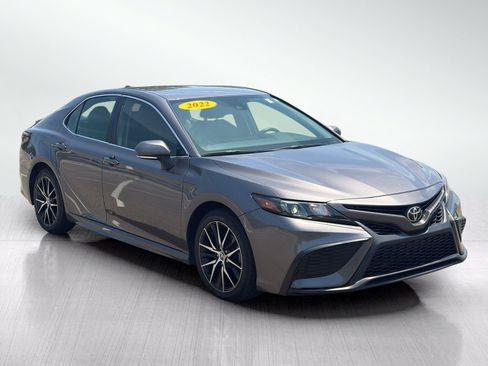 Used 2022 Toyota Camry SE FWD image 7