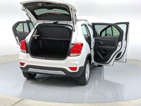 Used 2018 Chevrolet Trax LT w/ LT Convenience Package image 9