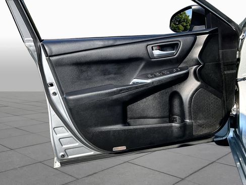 Used 2017 Toyota Camry SE FWD image 21