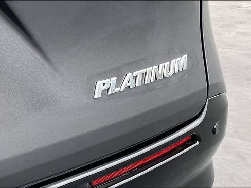 Used 2025 Toyota Sienna Platinum image 11