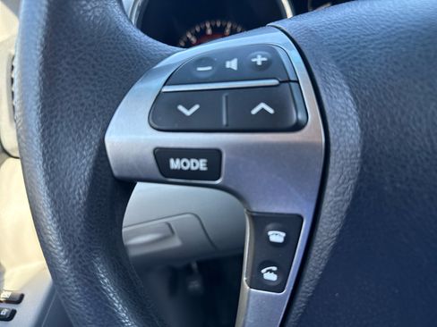 Used 2011 Toyota Highlander 4WD image 25