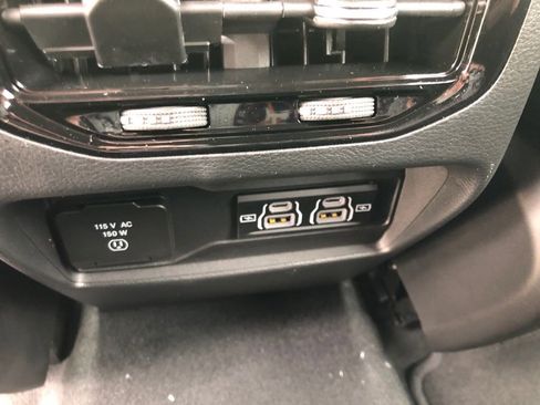 New 2025 Jeep Grand Cherokee Altitude image 40