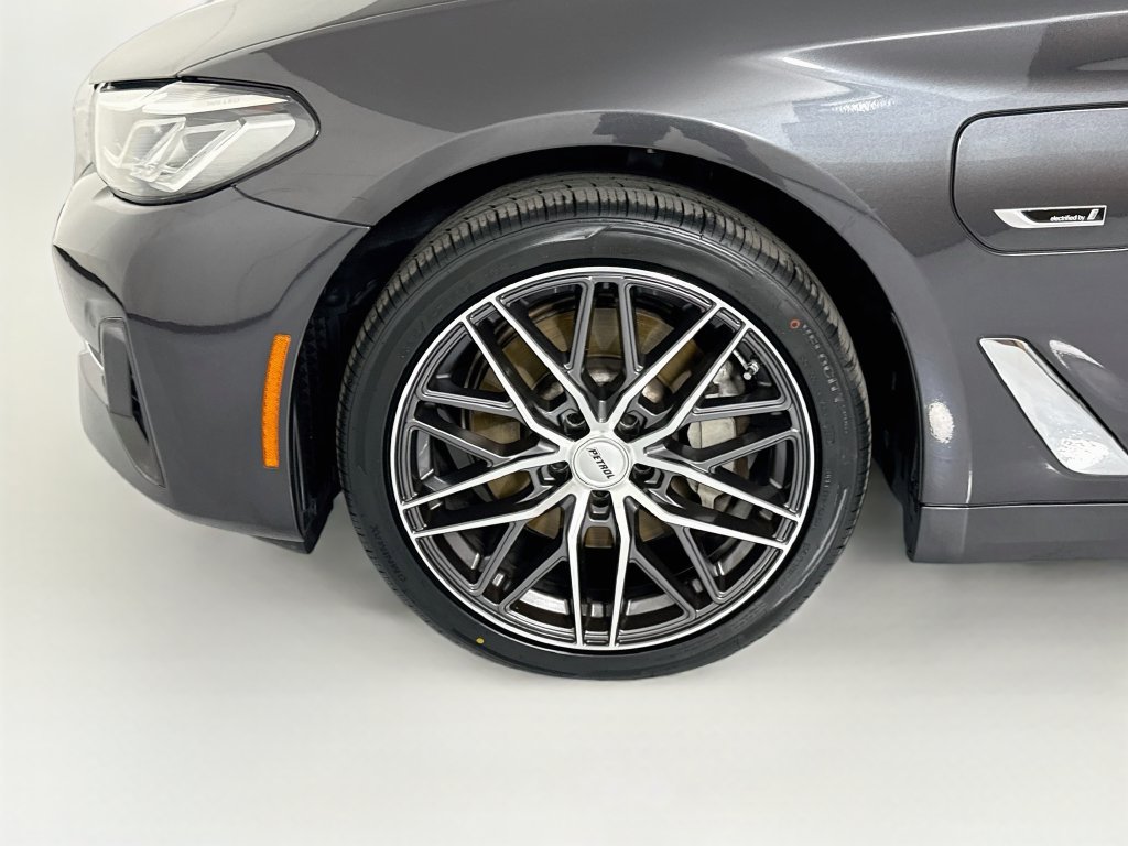 Used 2022 BMW 530e RWD image 31