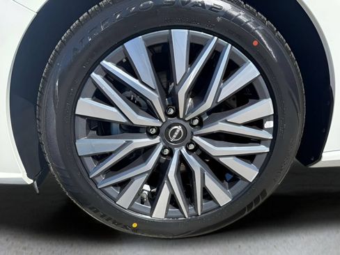Used 2025 Nissan Altima 2.5 SV FWD image 23