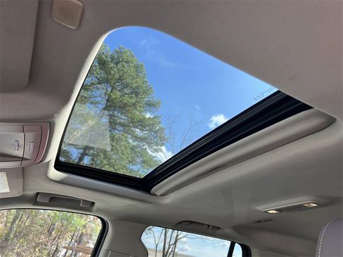 Used 2020 GMC Yukon Denali w/ Denali Premium Package image 29