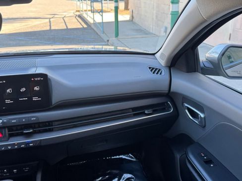 Used 2025 Kia K4 LXS image 35