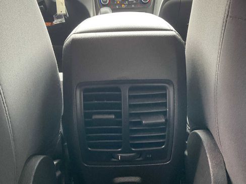 Used 2018 Ford Escape SE image 40