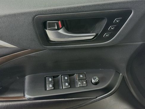 Used 2019 Toyota Highlander Limited Platinum image 12