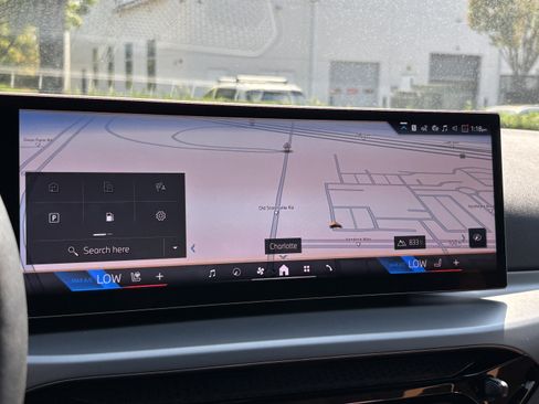 Used 2025 BMW 230i Coupe w/ Premium Package image 28