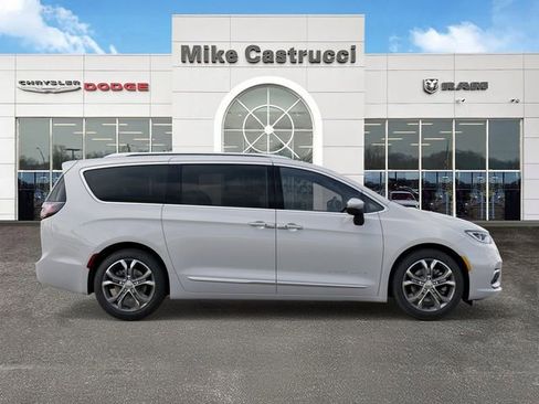 New 2026 Chrysler Pacifica Pinnacle image 21