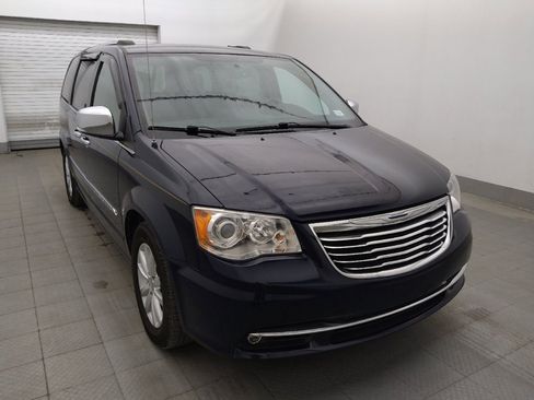 Used 2015 Chrysler Town & Country Limited Platinum FWD image 13