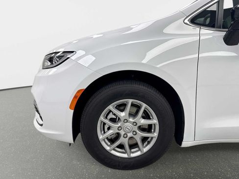 New 2026 Chrysler Pacifica Select FWD image 19