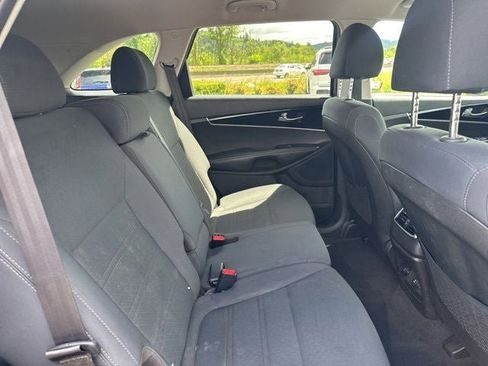Used 2019 Kia Sorento AWD image 14