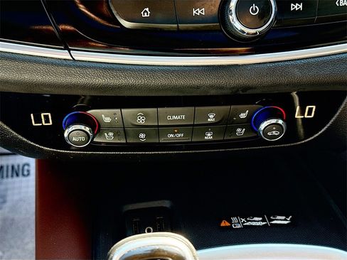 Used 2018 Buick Enclave Avenir image 16