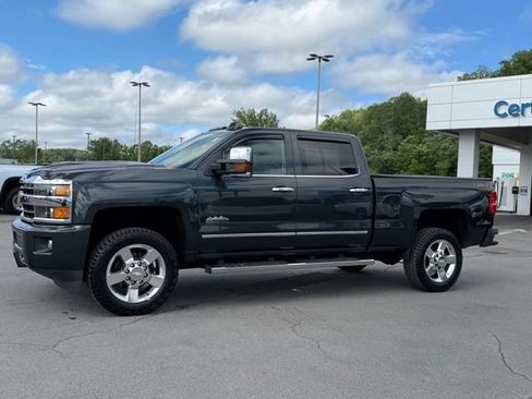 Used 2018 Chevrolet Silverado 2500 High Country w/ Duramax Plus Package AWD/4WD image 4